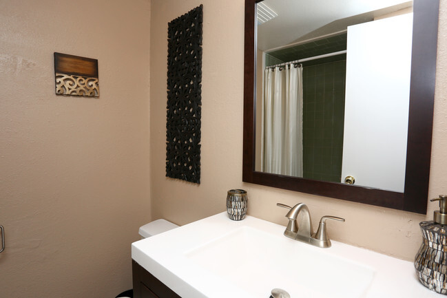 2BR, 2BA - 948SF - Master Bathroom - Remington Apartments