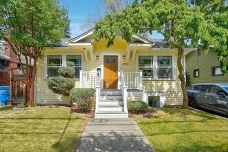 Building Photo - 2130 Dexter Ave N