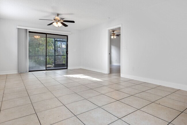 Foto del edificio - 5236 Treetops Dr