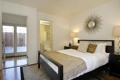 Foto principal - 248 E 74th St