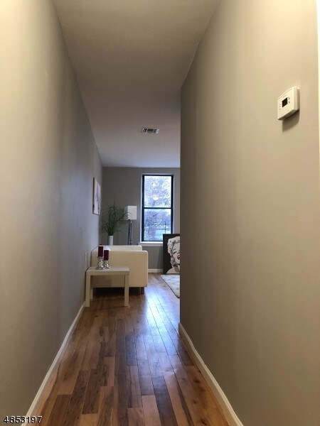Building Photo - 293 Hawthorne Ave