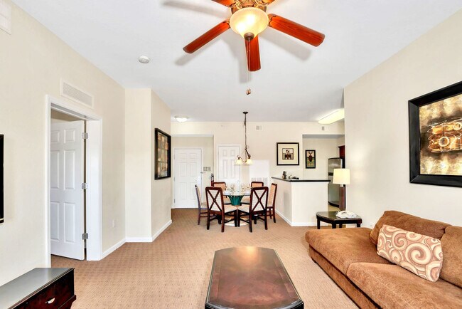 Foto del edificio - 8113 Resort Village Dr