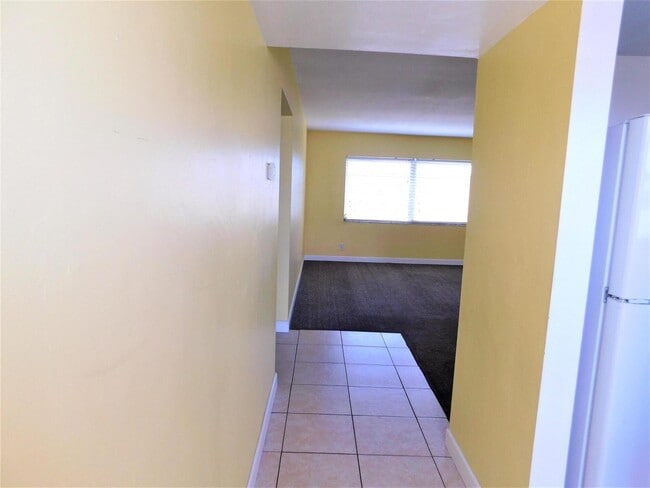 Building Photo - 761 Hummingbird Way