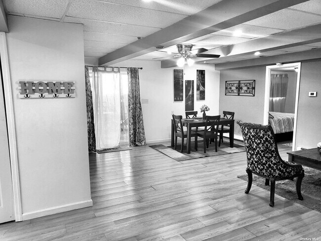 Building Photo - 4 Parente Ln N