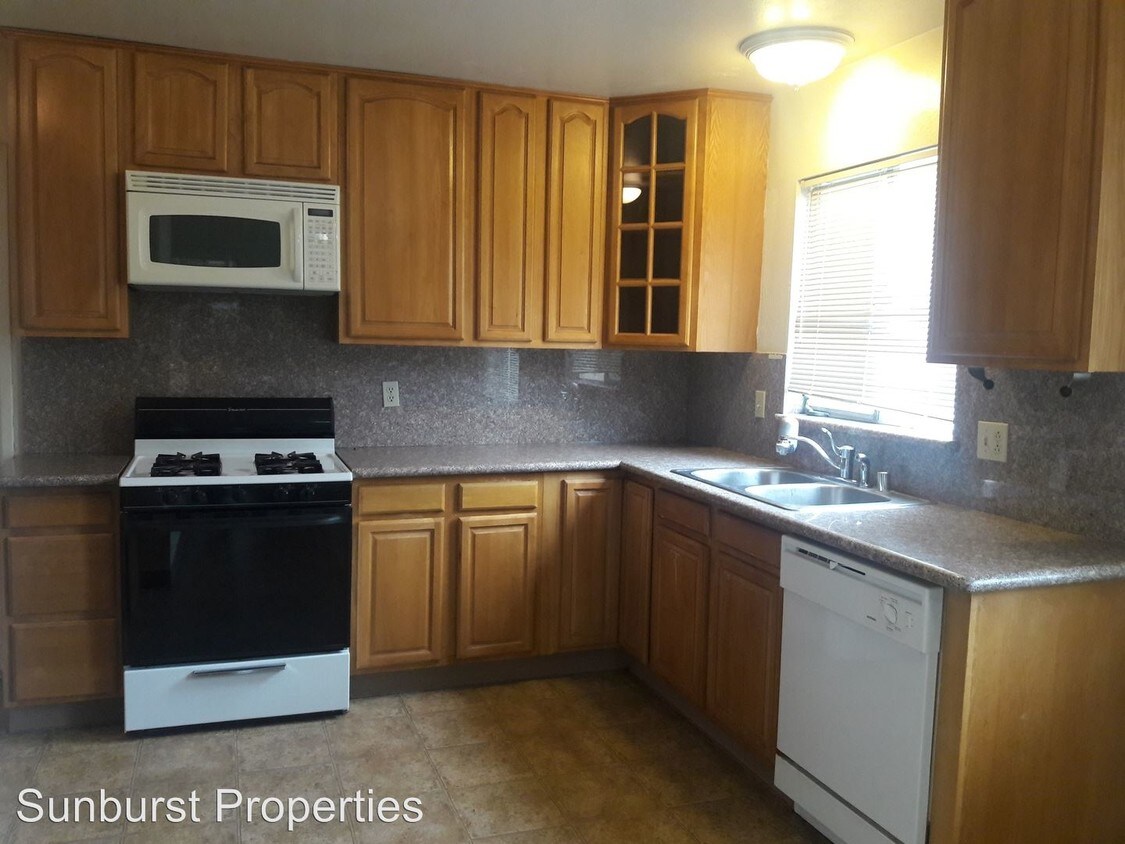 Foto principal - 3 br, 2 bath House - 6425 Friday Circle
