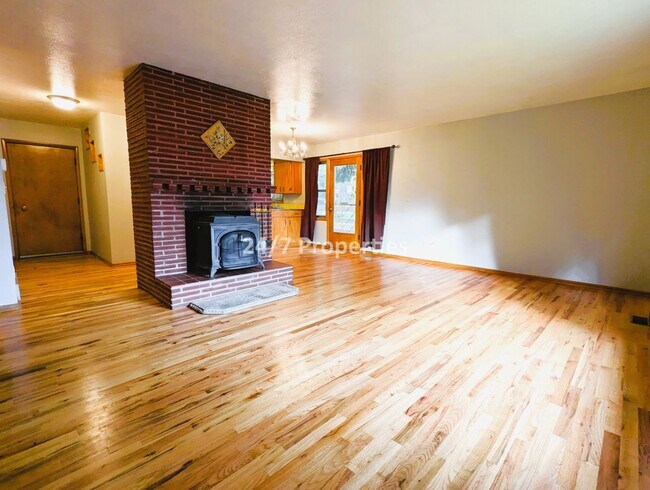 Building Photo - 5820 SE Westfork Ave