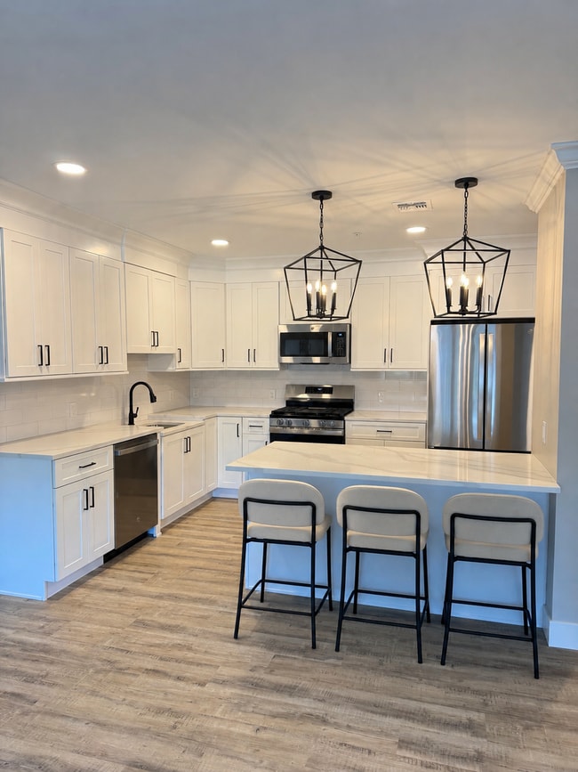 Building Photo - 575 Newark Pompton Tpke