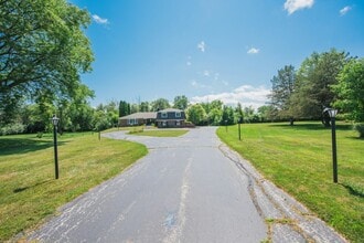 Building Photo - 1545 W Spruce Ct