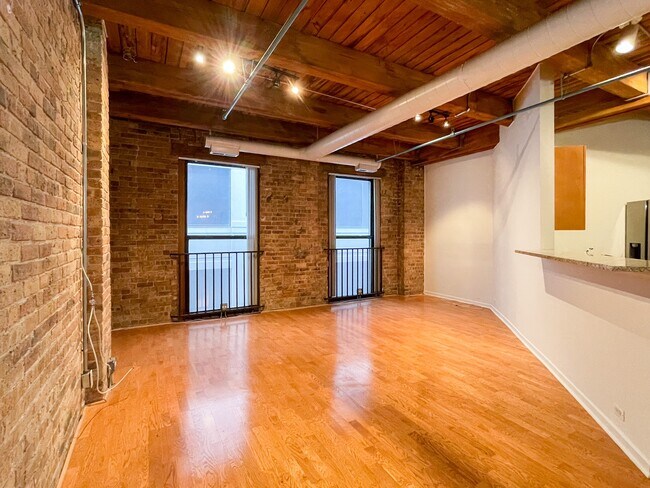 Foto del edificio - 225 W Huron St