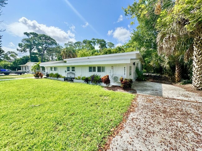 Foto del edificio - PHA (4073 Springs Ln)