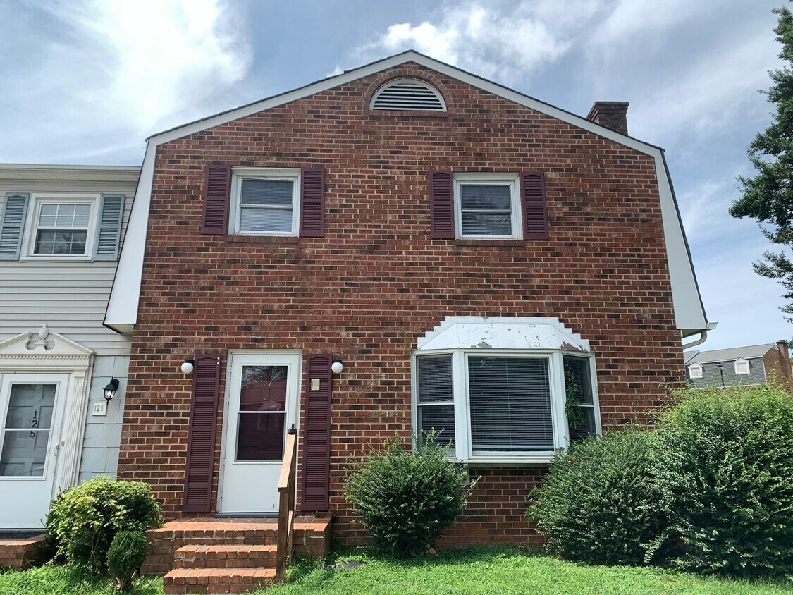 Primary Photo - End Unit Townhome off Old Forest Road