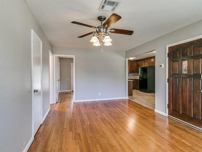 Foto del edificio - 710 Highland Pkwy