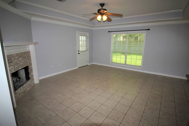 Building Photo - 377 Briar View Dr