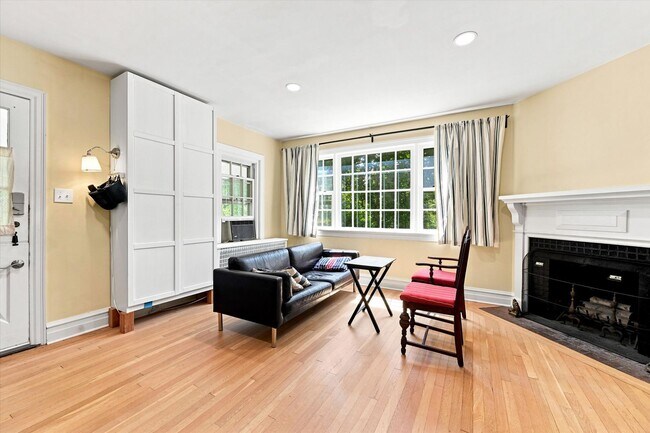 Foto del edificio - Beautiful 3B/2B Twin with Off-Street Parking in West Chester Borough