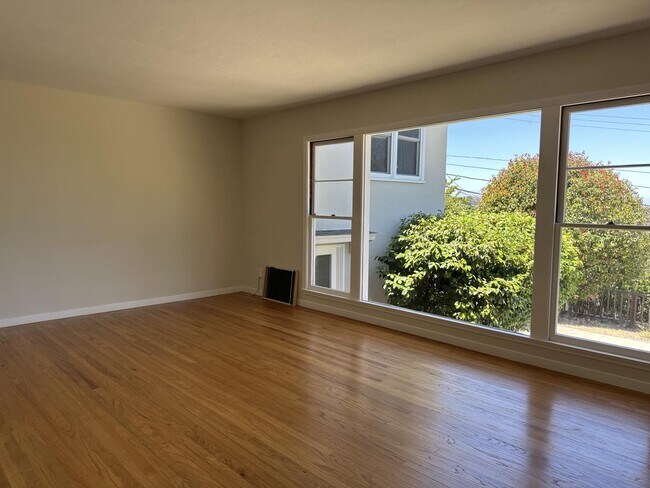 Foto del edificio - 346 Rolling Hills Ave