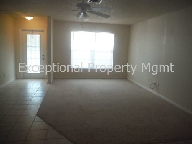 Building Photo - Waterfront 2 Bedroom/2 Bath DUPLEX!
