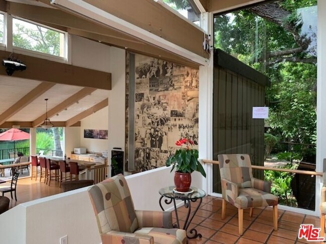 Foto del edificio - 1115 Raintree Cir