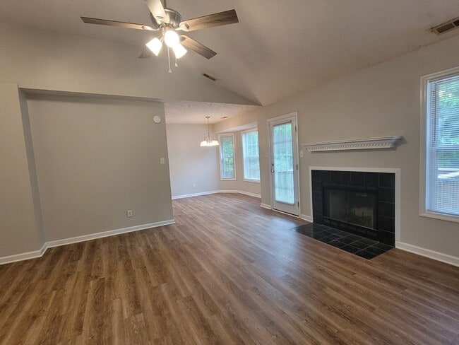 Building Photo - LVP floors, Large Yard!  3 BRM, 2 BHs, Double Garage!