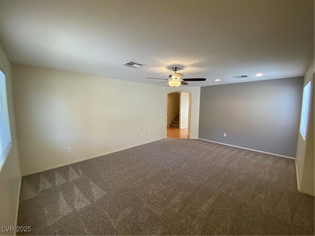 Building Photo - 3945 Bayamon St