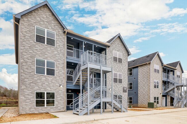 Building Photo - 155 Plez Morgan Dr
