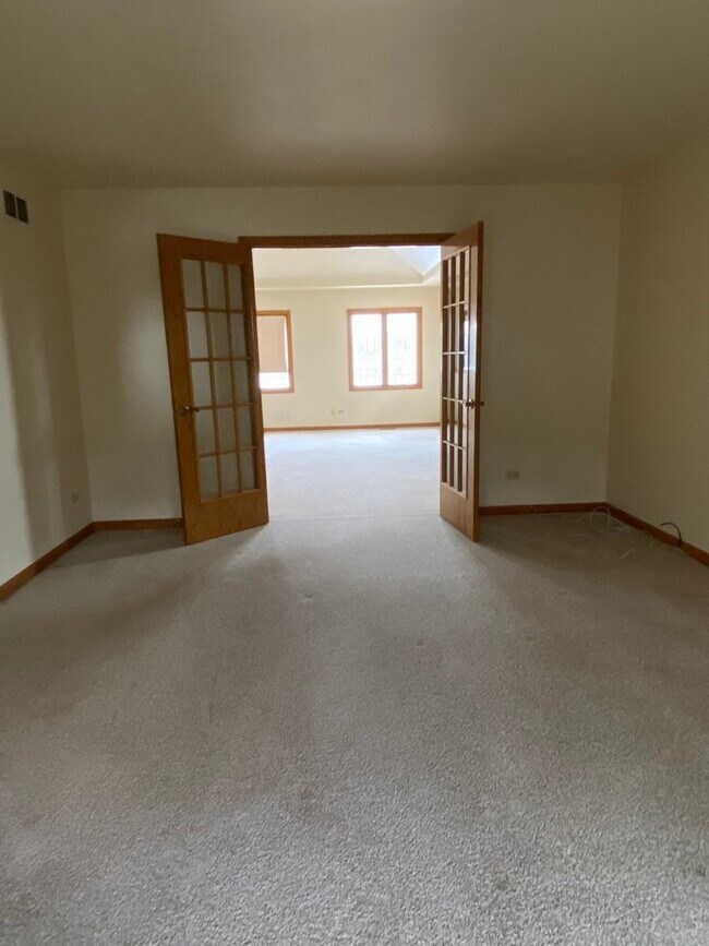 Building Photo - 16441 Paw Paw Ave