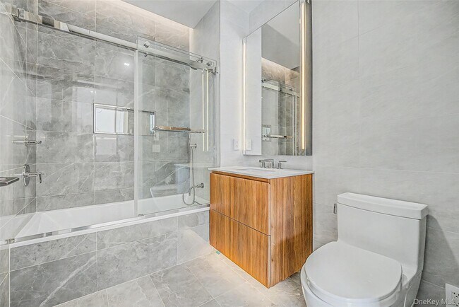 Foto del edificio - 35-32 Leavitt St