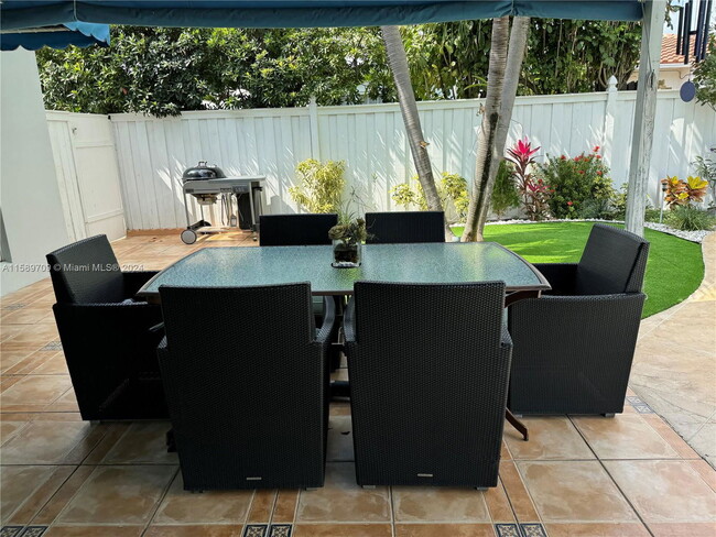 Photo - 1611 71st St House