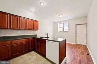 Building Photo - 1241 S 8th St