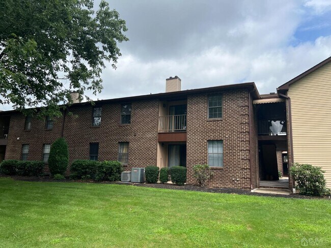 Building Photo - 18 Foxhall