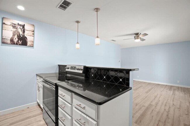Building Photo - 2600 Penny Ln