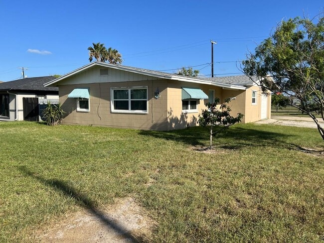 Building Photo - 1749 N Shore Dr