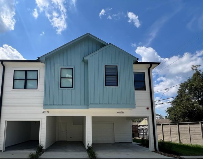 Photo - 413 E 13th St Townhome
