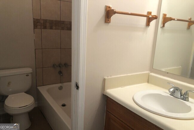 Foto del edificio - 366 River Oak Dr