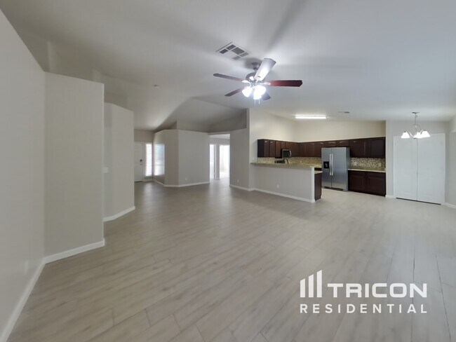 Foto del edificio - 40237 N Jodi Dr