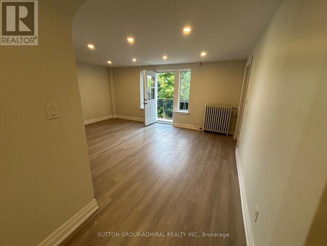 Photo du bâtiment - 701 Eglinton Ave W