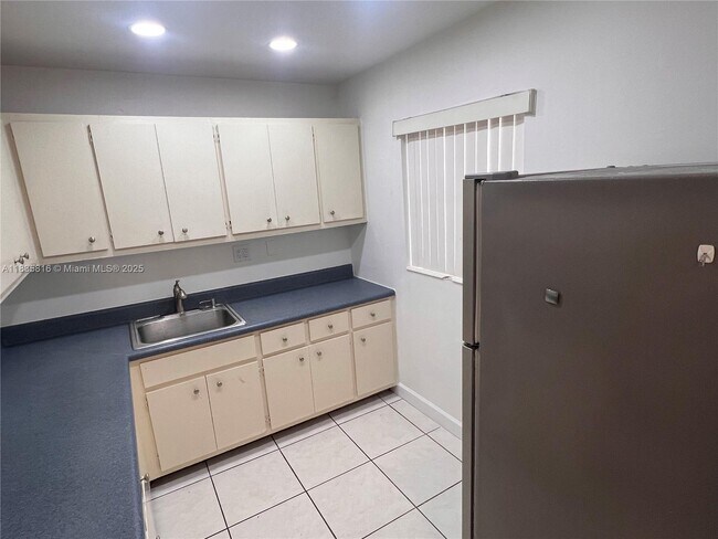 Foto del edificio - 7727 SW 86th St