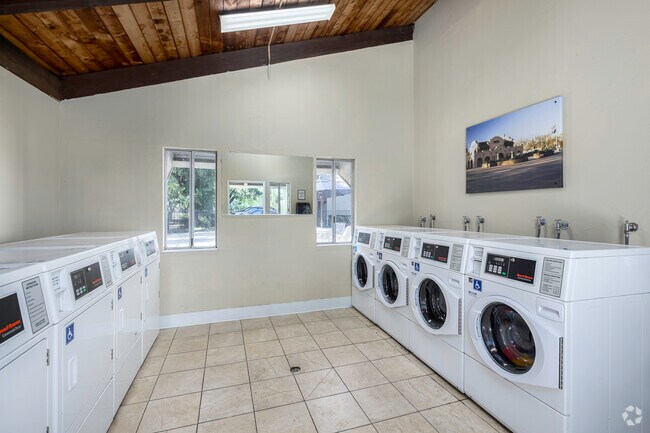 Cuarto de lavado - Alvarado Parkside Apartments