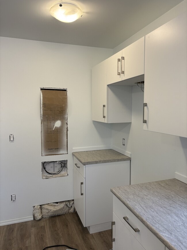 Building Photo - 11813-11847 47 St NW