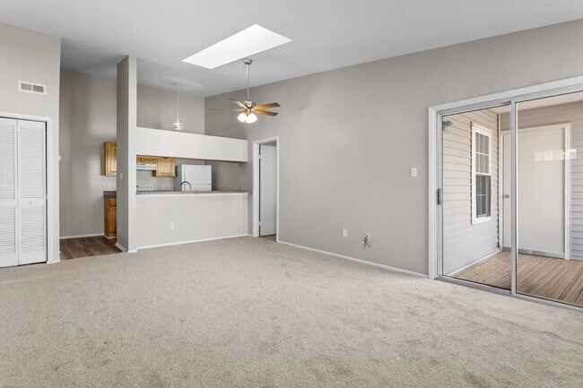 Building Photo - 503 Peak Ct