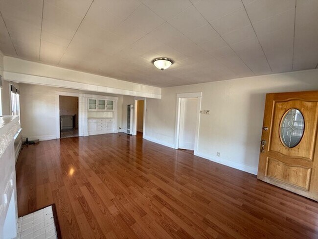 Foto del edificio - 3 bedroom 2 bath house in Long Beach