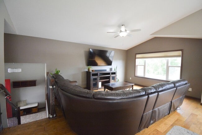 Foto del edificio - 5 Bed, 3 Bath Home for Rent – Utilities In...