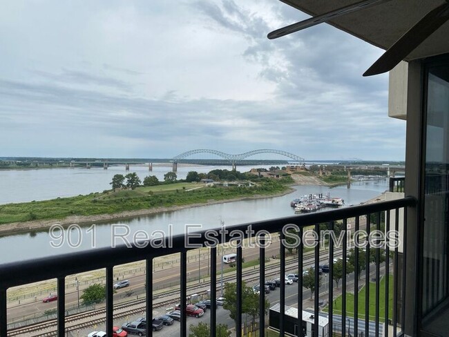 Photo - 200 Wagner St House