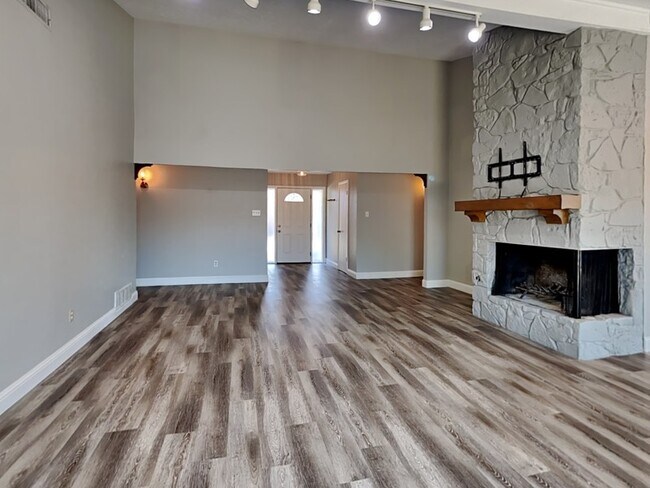 Building Photo - 2111 El Dorado Way