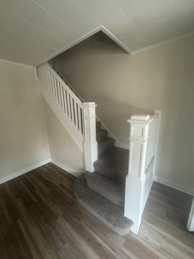 Building Photo - 309 Bausman St