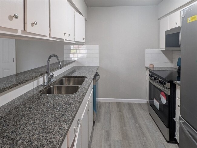 Building Photo - 3153 Baybrook Dr