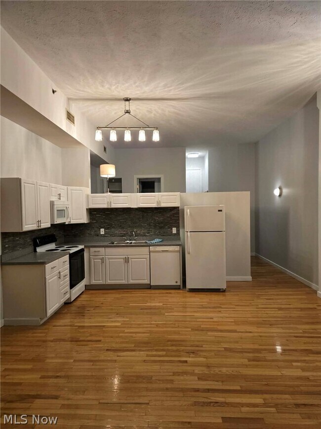 Foto del edificio - 408 W St Clair Ave