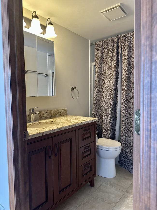 Building Photo - 5125 Blodgett Ave