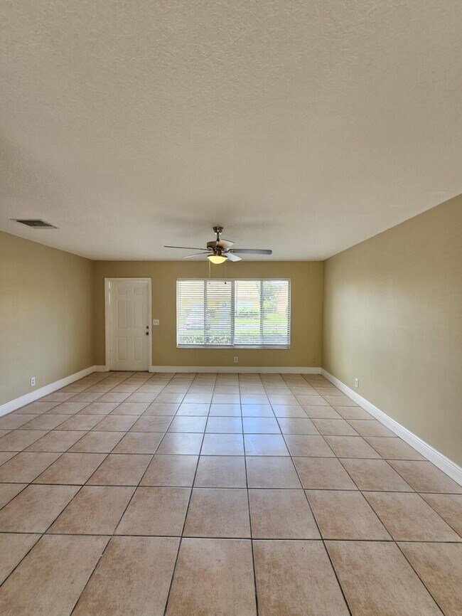 Building Photo - 4795 Orleans Ct