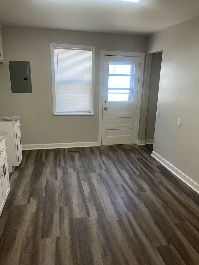 Foto del edificio - 804-806 East Brookland Park Boulevard