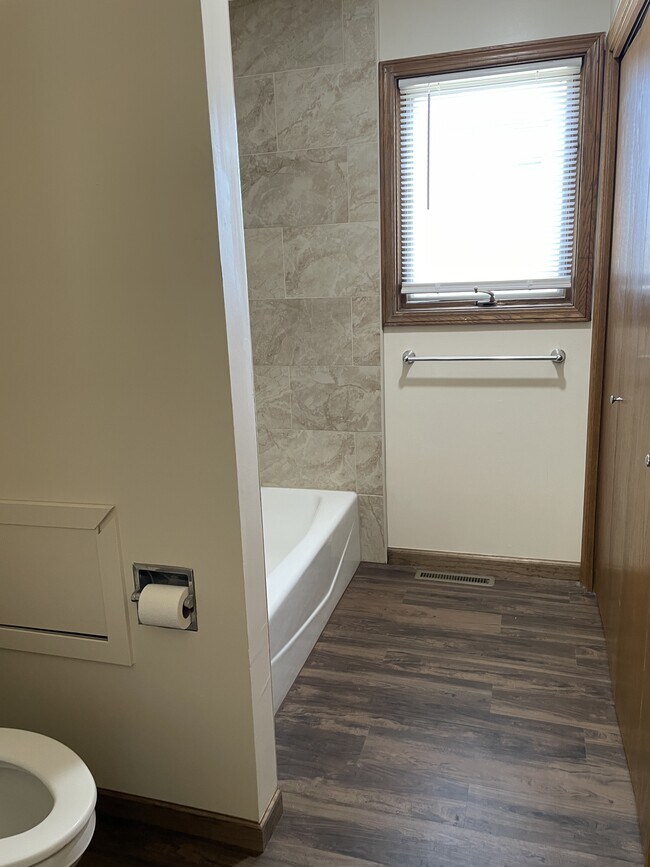 Foto del edificio - 1703 Heritage Ln